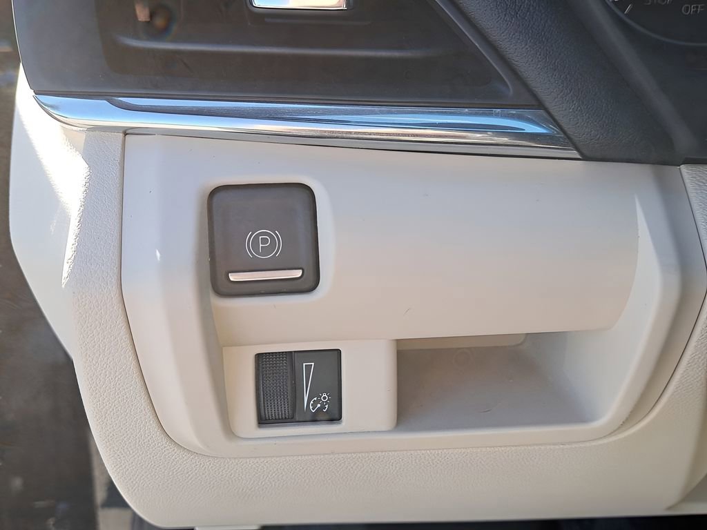 Used 2023 Cadillac CT4 Luxury w/ Cold Weather Package image 28