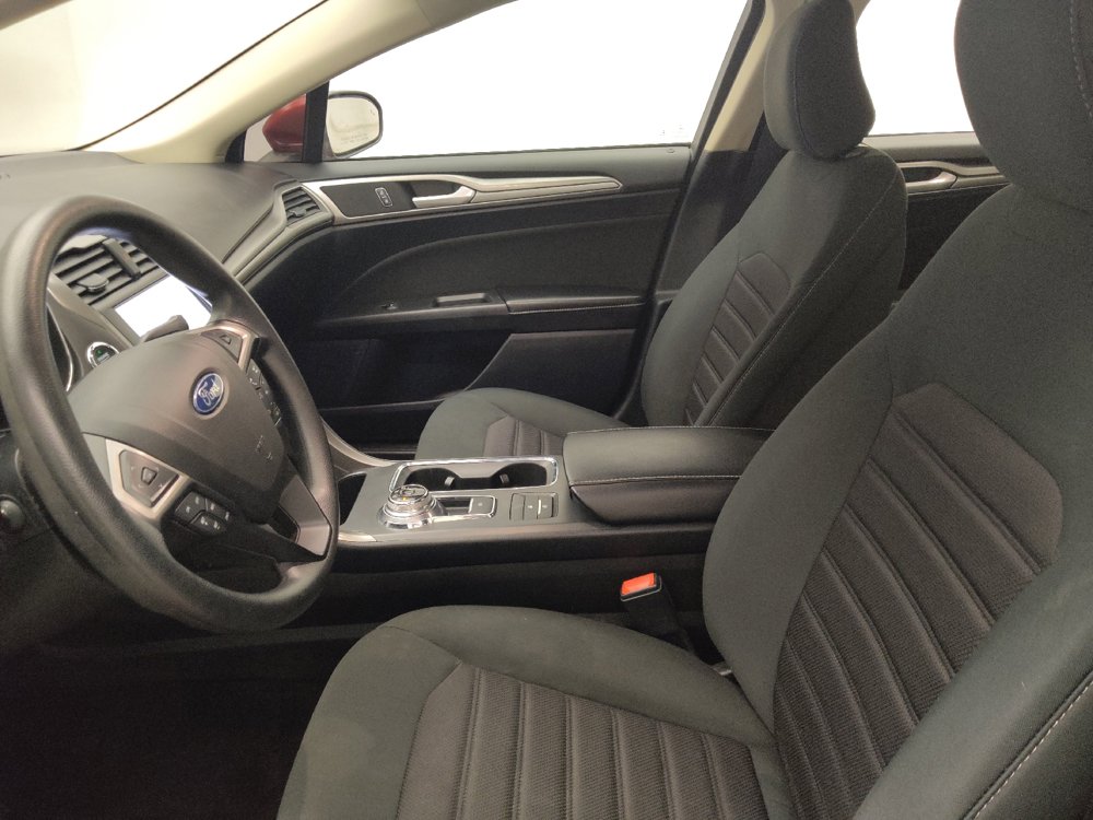 Used 2020 Ford Fusion SE FWD image 17