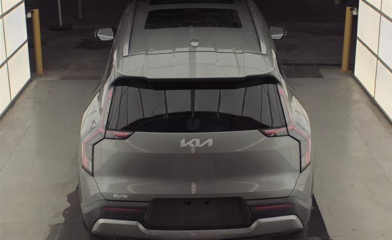 Used 2024 Kia EV9 Wind image 13