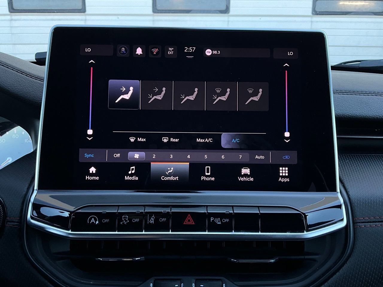 Used 2025 Jeep Compass Trailhawk image 29