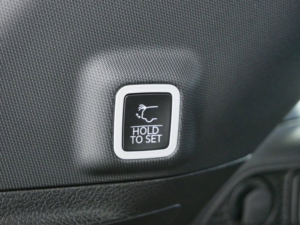 Certified 2024 Jeep Grand Cherokee Laredo w/ Luxury Tech Group I image 30