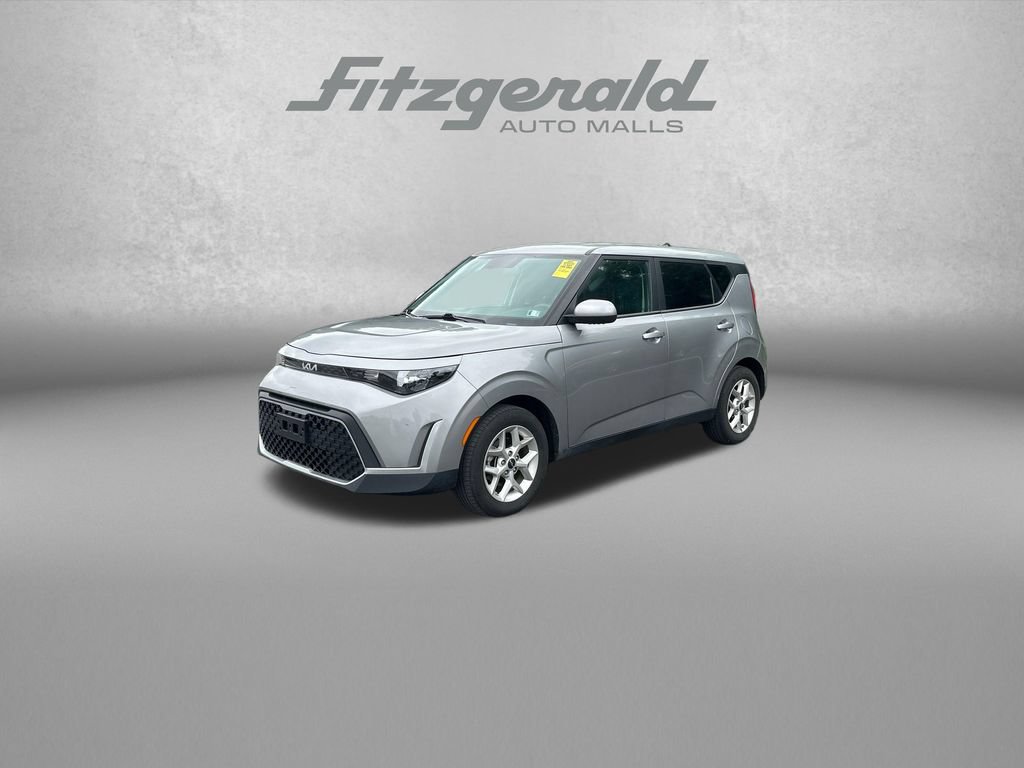 Used 2024 Kia Soul LX w/ Option Group 015 FWD image 3