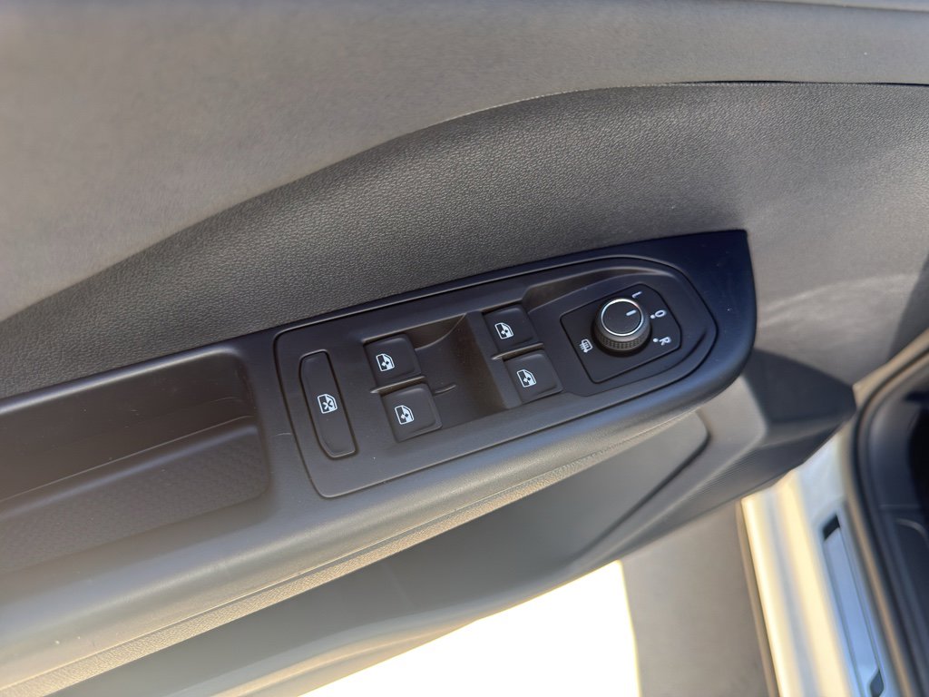 New 2026 Volkswagen Taos SE FWD image 10