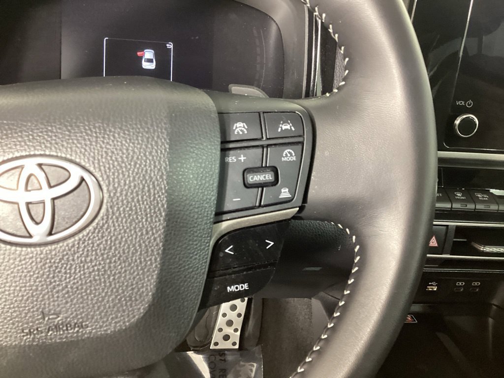 Used 2025 Toyota Camry SE w/ Convenience Package FWD image 15