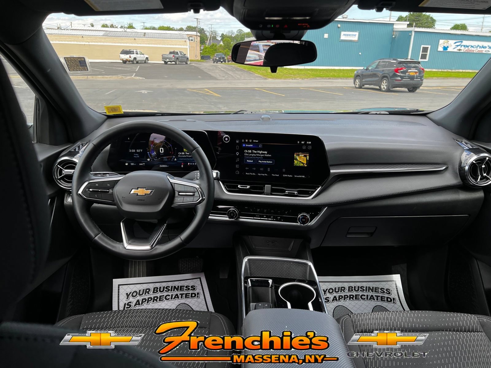 Used 2025 Chevrolet Equinox LT AWD/4WD image 9