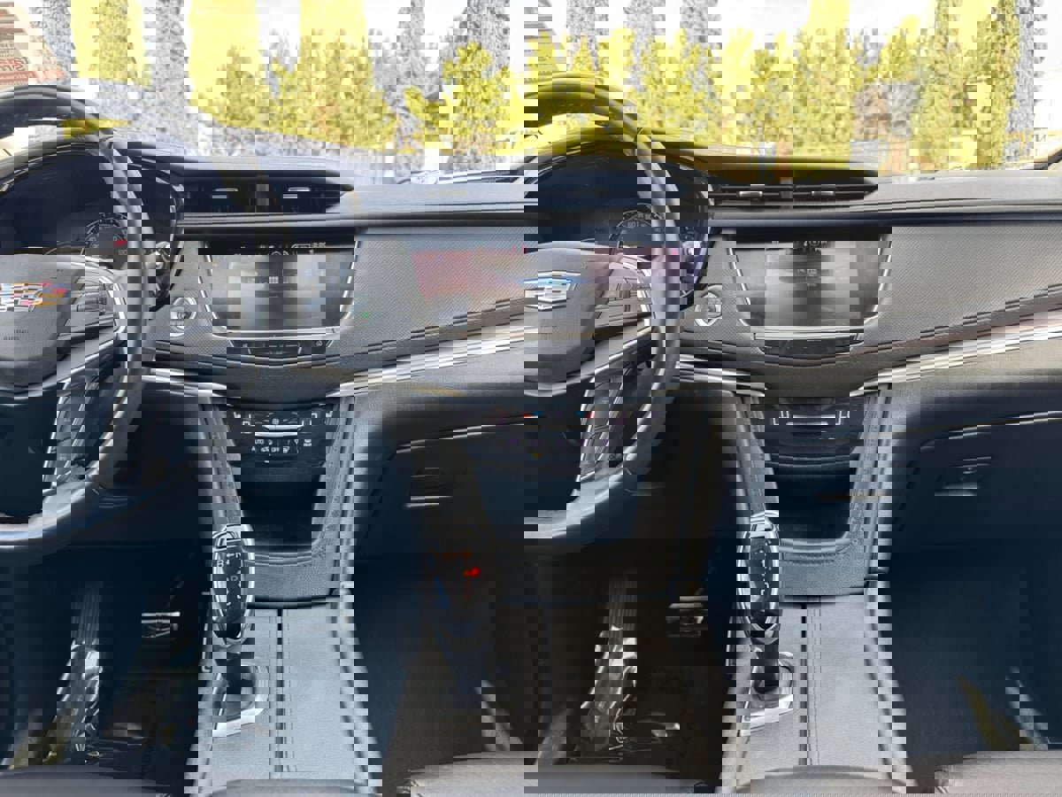 Used 2018 Cadillac XT5 Luxury w/ Driver Awareness Package image 15