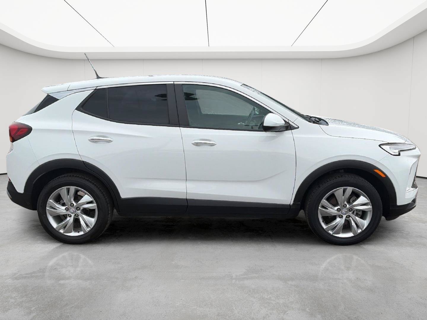Certified 2024 Buick Encore GX Preferred w/ Comfort Package FWD image 8