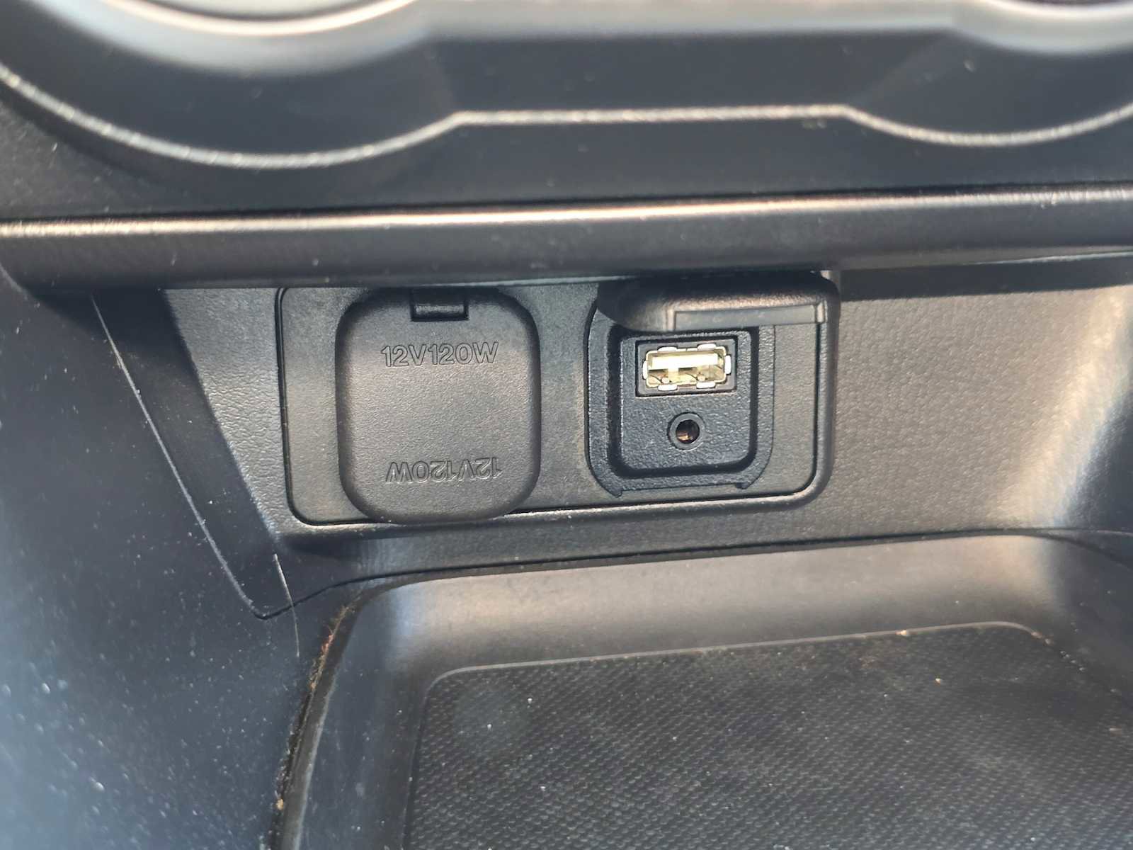 Used 2014 MAZDA MAZDA3 i SV FWD image 30