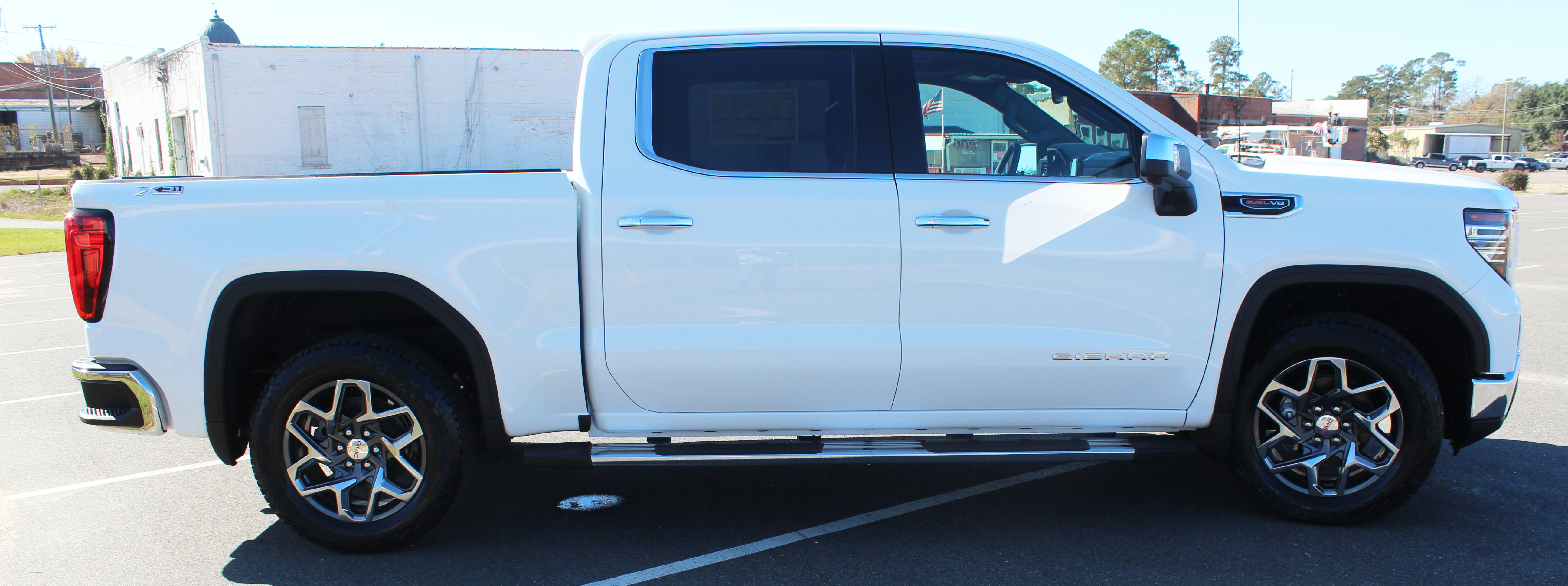 New 2026 GMC Sierra 1500 SLT image 13