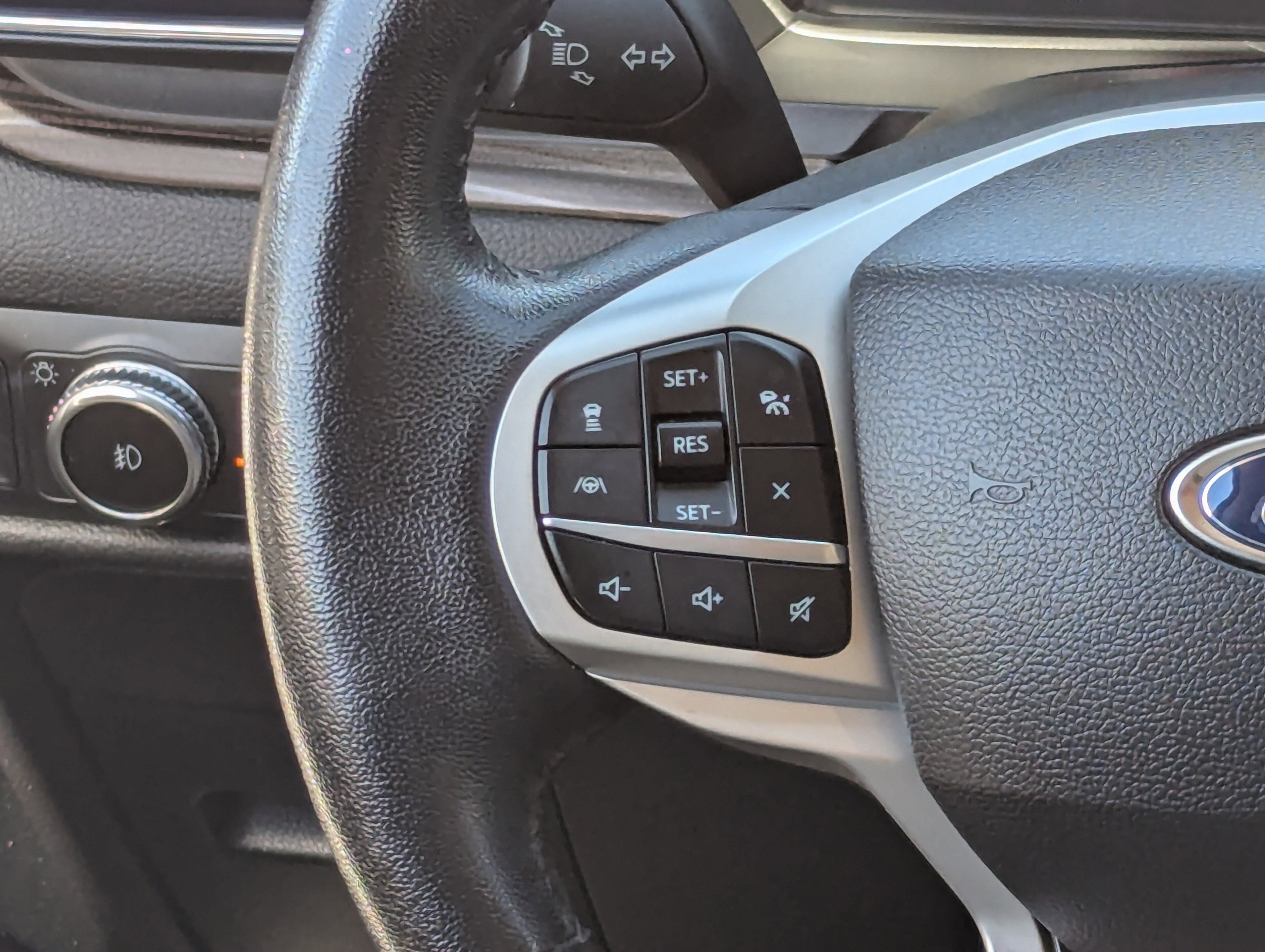 Used 2023 Ford Explorer Limited AWD/4WD image 17