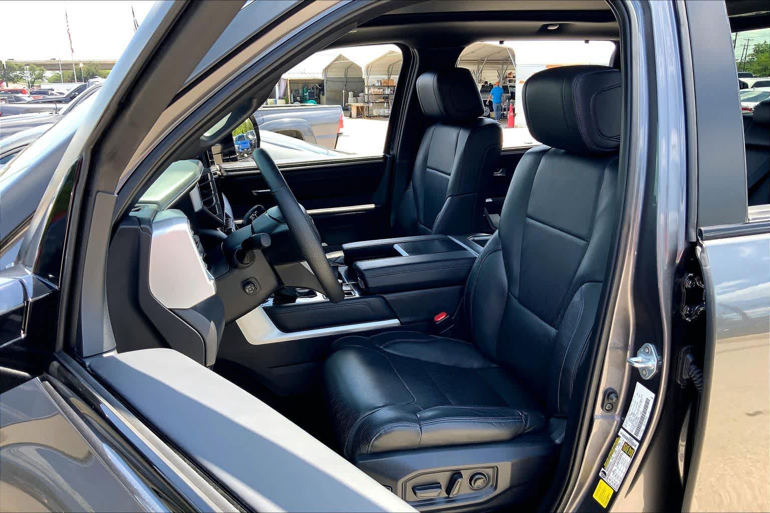 Used 2025 Toyota Tundra Platinum w/ TRD Off-Road Package AWD/4WD image 8