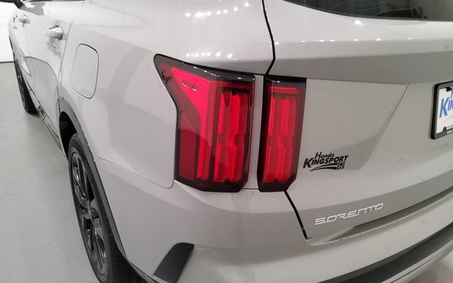 Used 2023 Kia Sorento SX FWD image 17