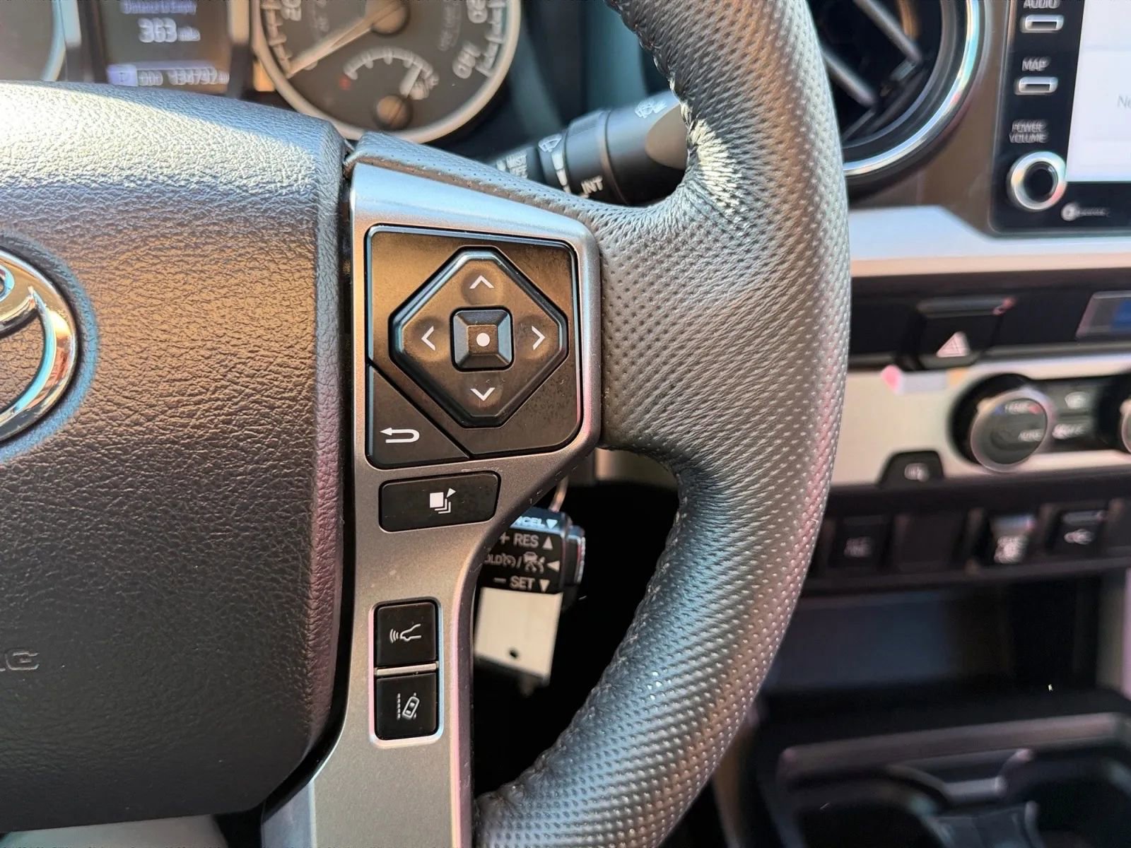 Used 2021 Toyota Tacoma SR5 RWD image 19