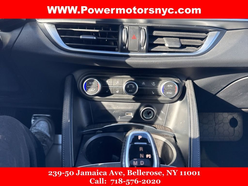 Used 2023 Alfa Romeo Stelvio Ti image 40