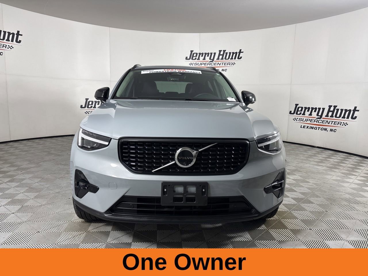 Used 2024 Volvo XC40 B5 Ultimate w/ Protection Package Premier image 3