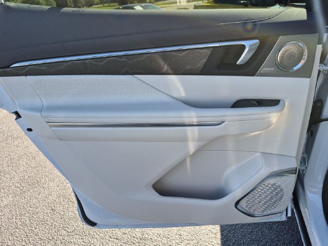 New 2027 Buick Enclave Avenir w/ LPO, Floor Liner Package FWD image 27