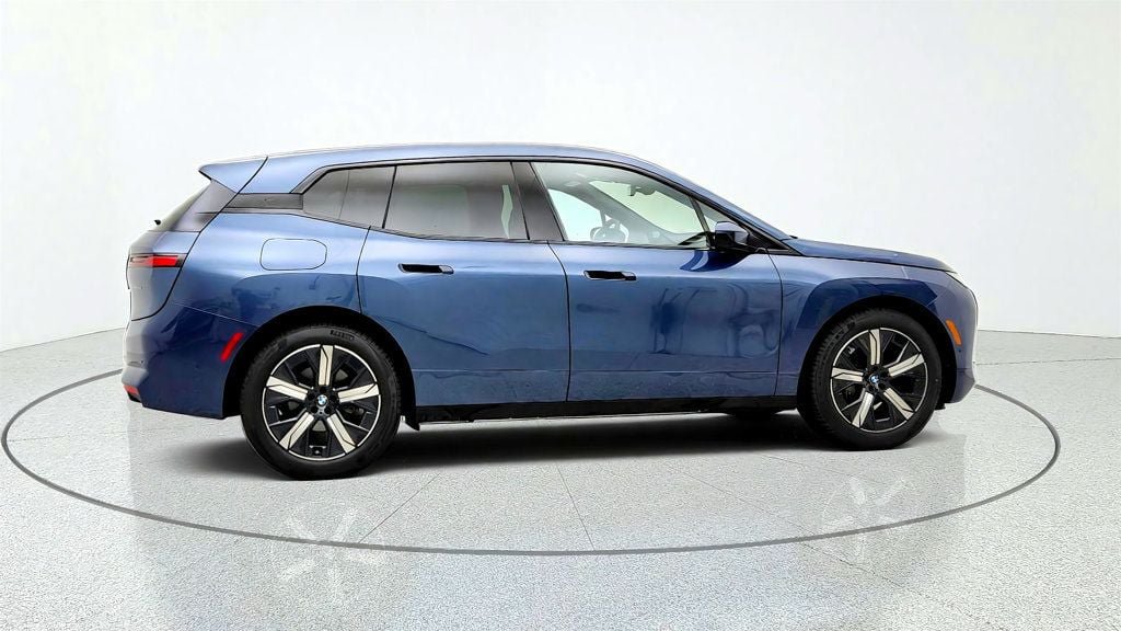 Used 2026 BMW iX xDrive45 w/ Premium Package AWD/4WD image 4