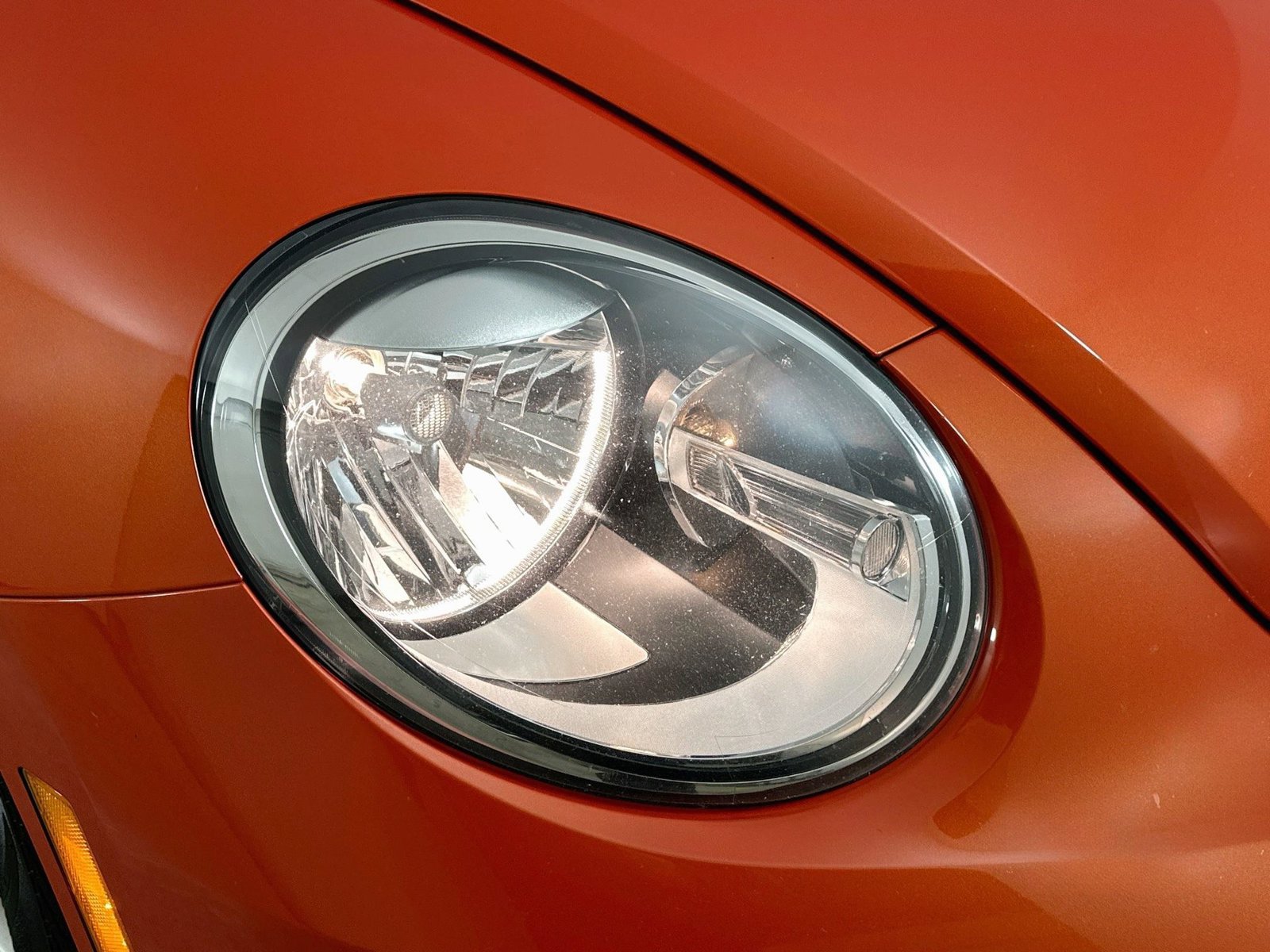 Used 2018 Volkswagen Beetle 2.0T SE FWD image 9