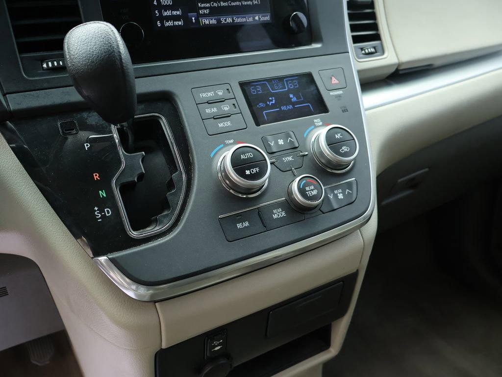 Used 2017 Toyota Sienna L FWD image 14