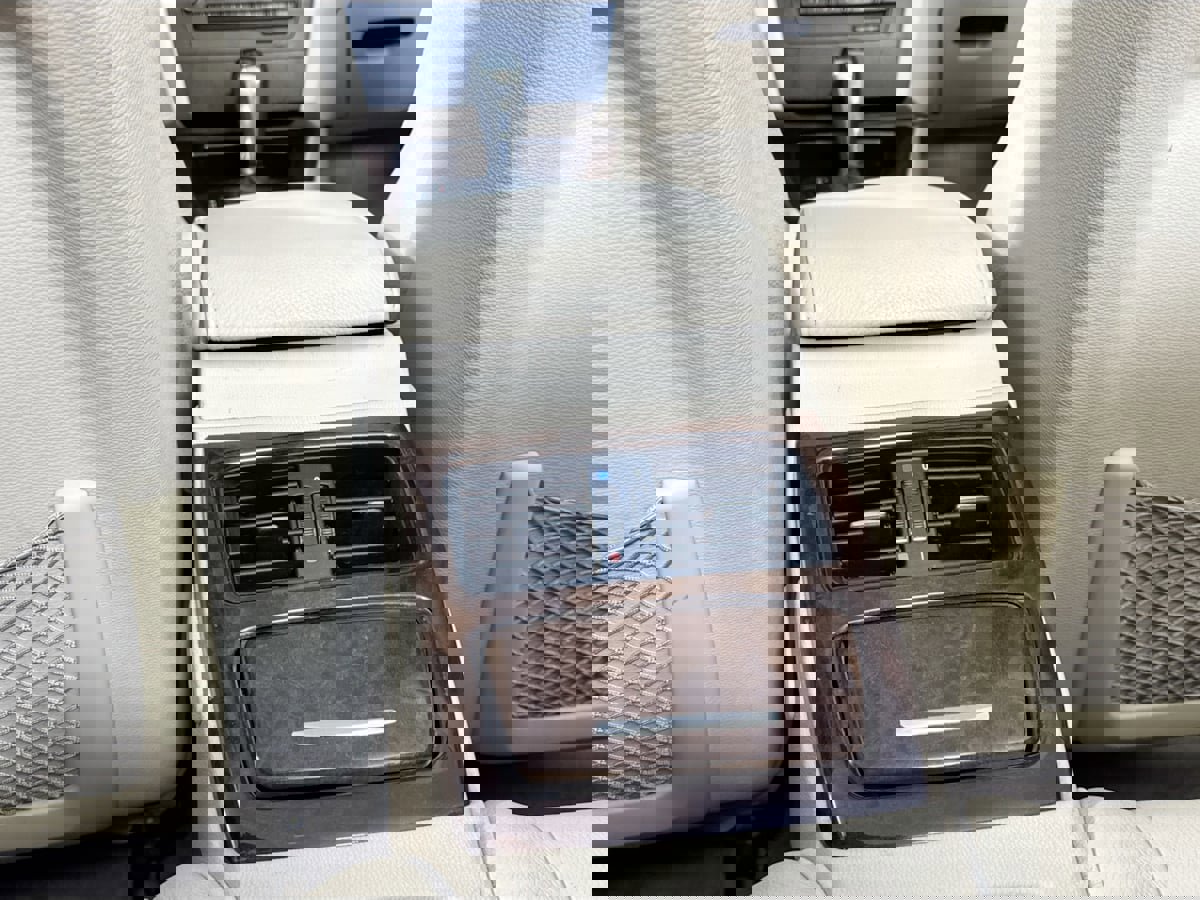 Used 2010 BMW 328i Convertible image 28