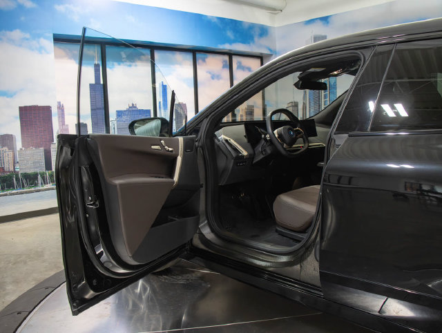 Used 2024 BMW iX xDrive50 w/ Premium Package AWD/4WD image 11