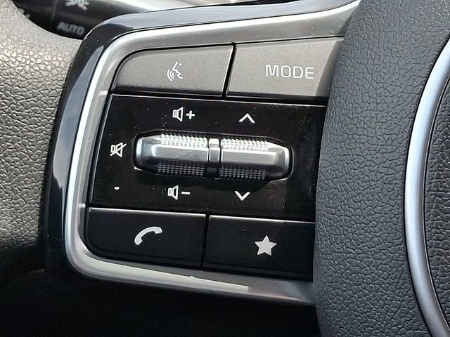 Certified 2025 Kia Sorento LX FWD image 22