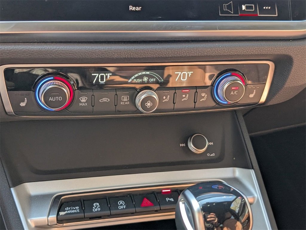 Used 2025 Audi Q3 2.0T Premium image 22