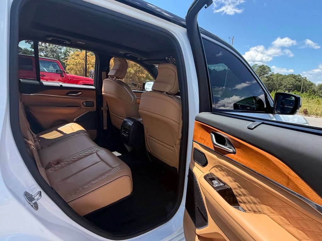 Used 2022 Jeep Grand Cherokee Summit AWD/4WD image 42
