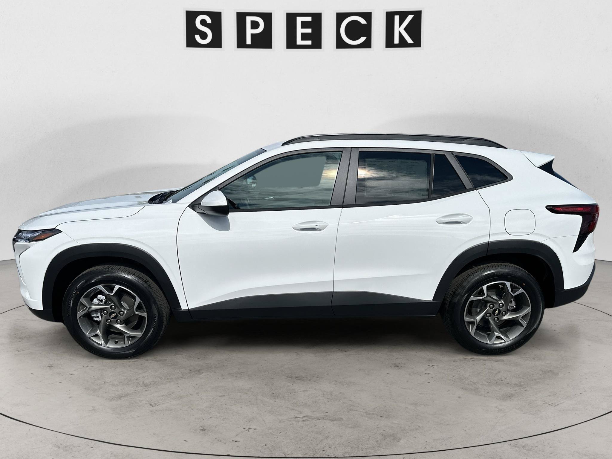 New 2026 Chevrolet Trax LT w/ LT Convenience Package FWD image 2