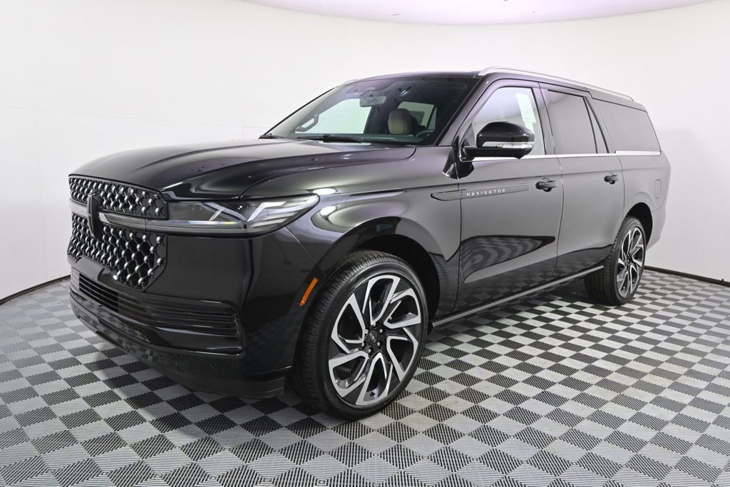 New 2026 Lincoln Navigator L Black Label AWD/4WD image 2