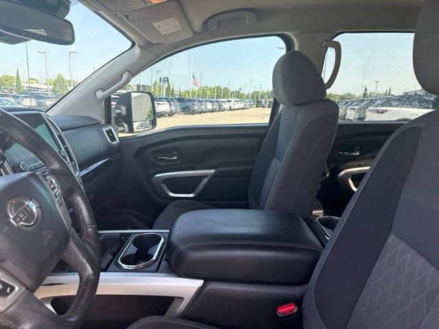 Used 2020 Nissan Titan SV w/ SV Convenience Package RWD image 8