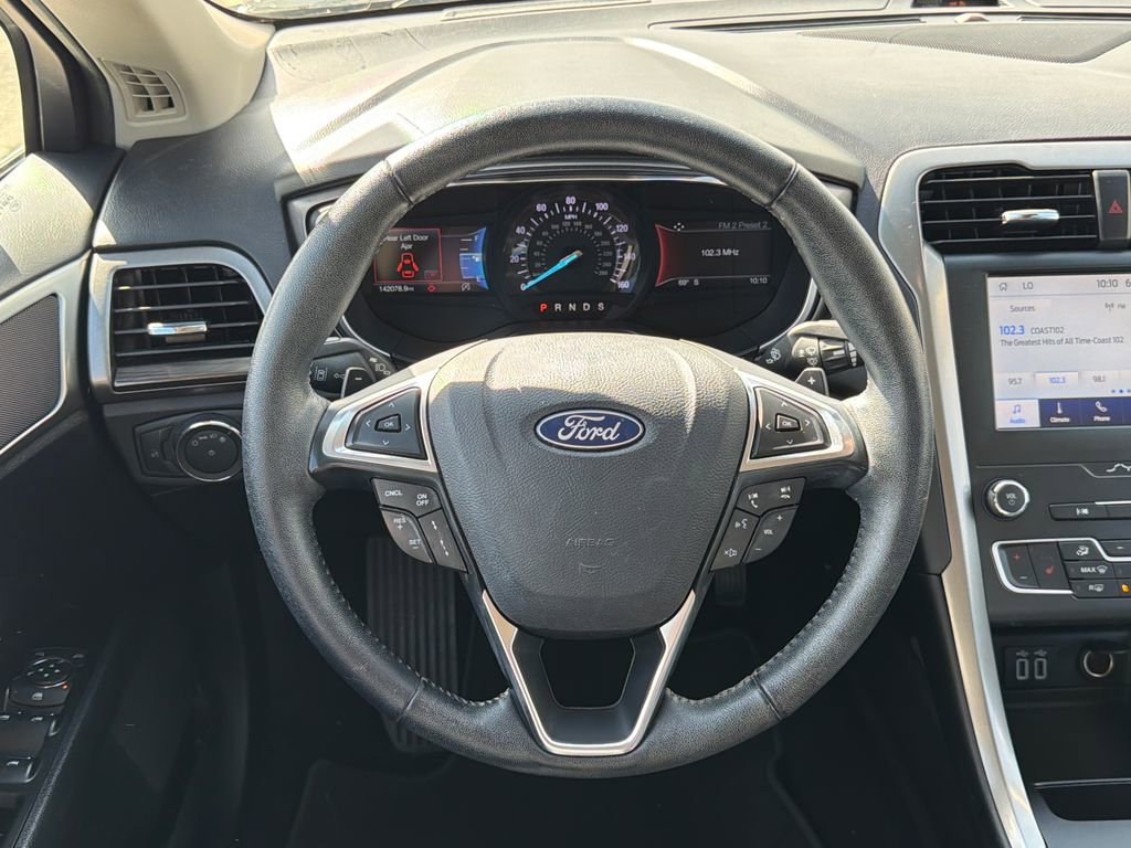 Used 2019 Ford Fusion SEL image 15