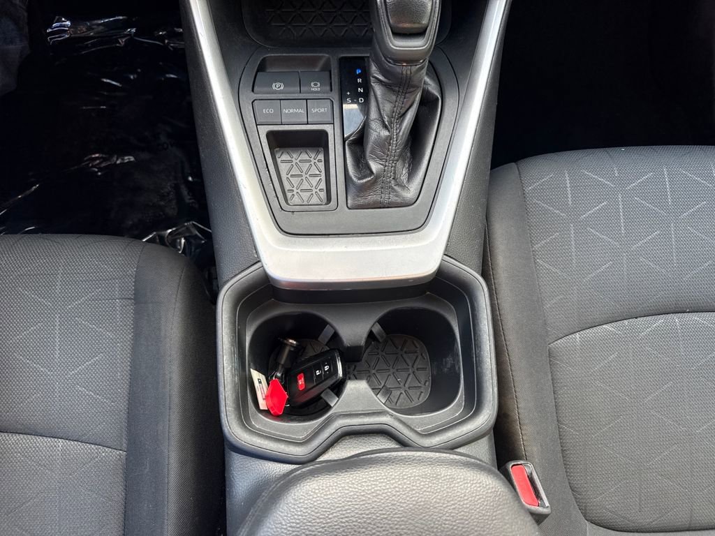 Used 2020 Toyota RAV4 XLE image 21