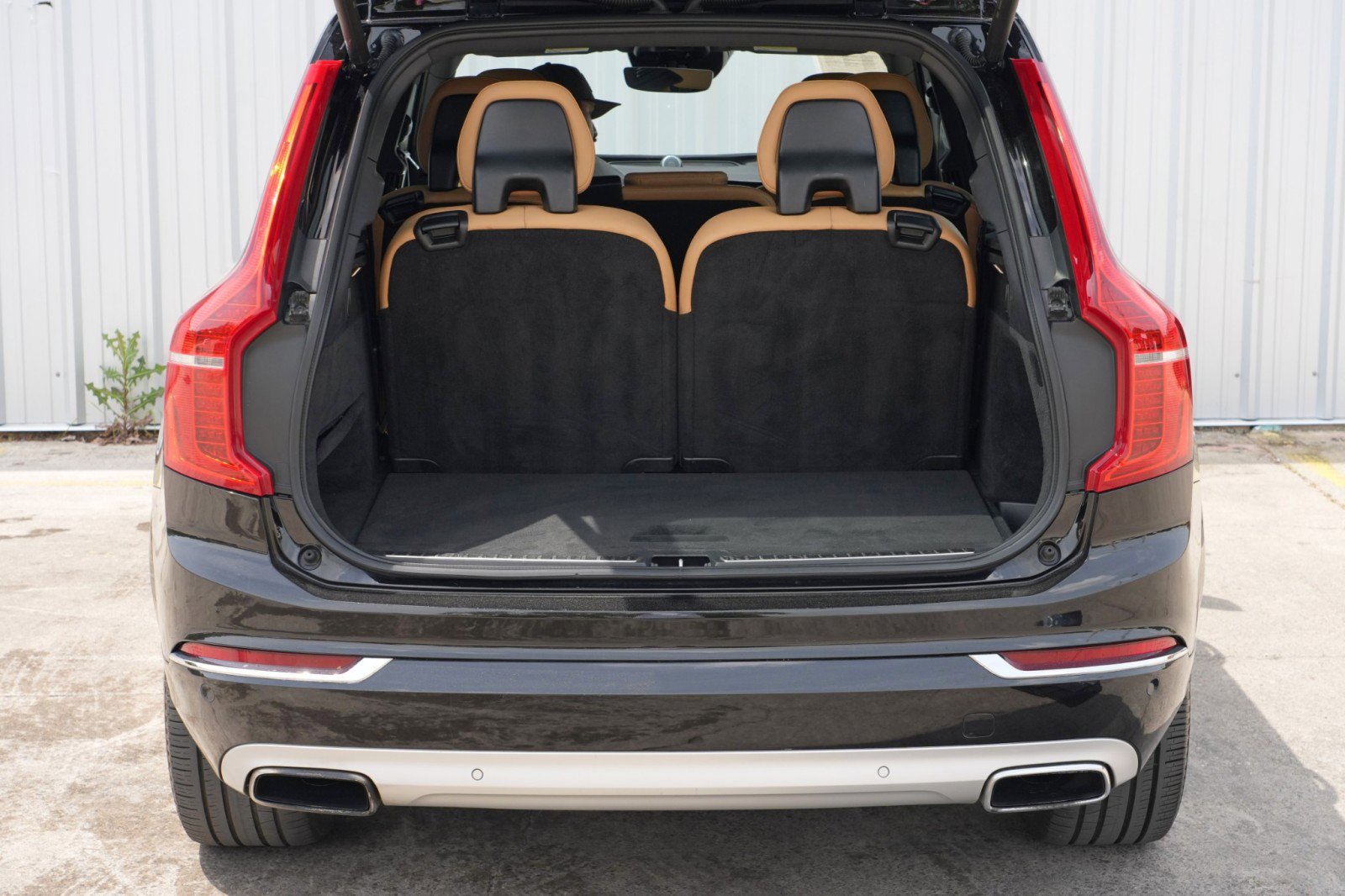 Used 2017 Volvo XC90 T8 Inscription w/ Vision Package image 9