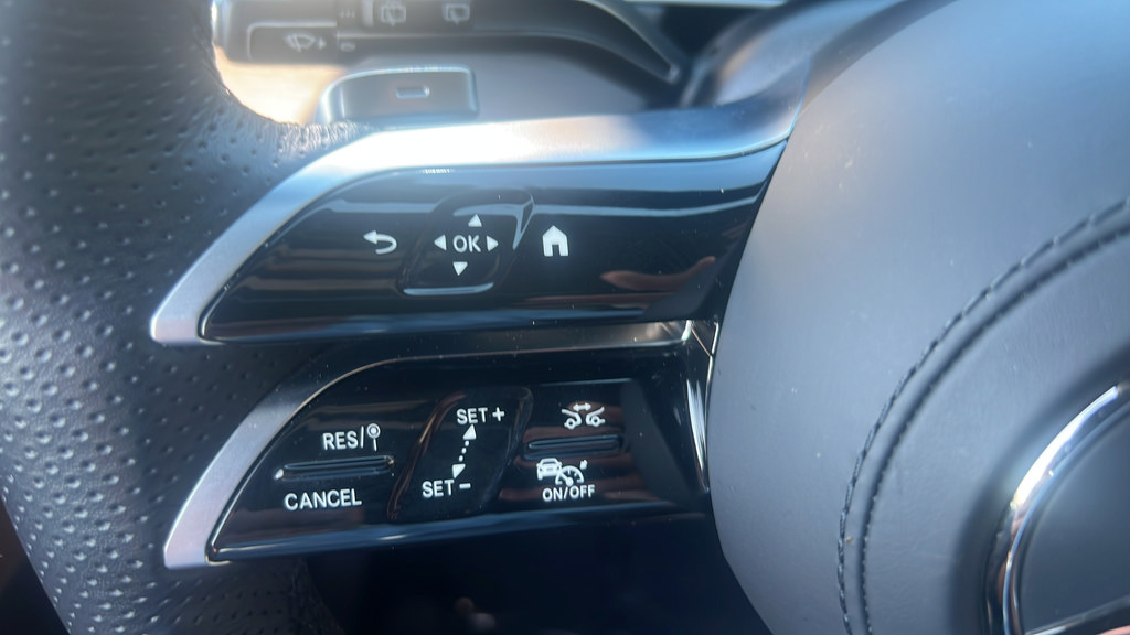 Used 2025 Mercedes-Benz GLS 450 4MATIC image 35
