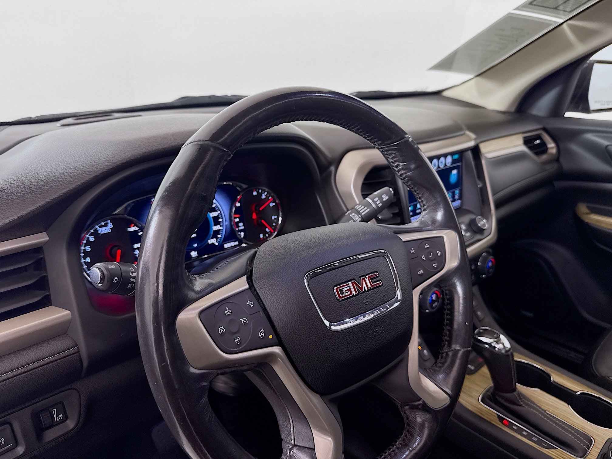 Used 2019 GMC Acadia Denali w/ Technology Package image 9