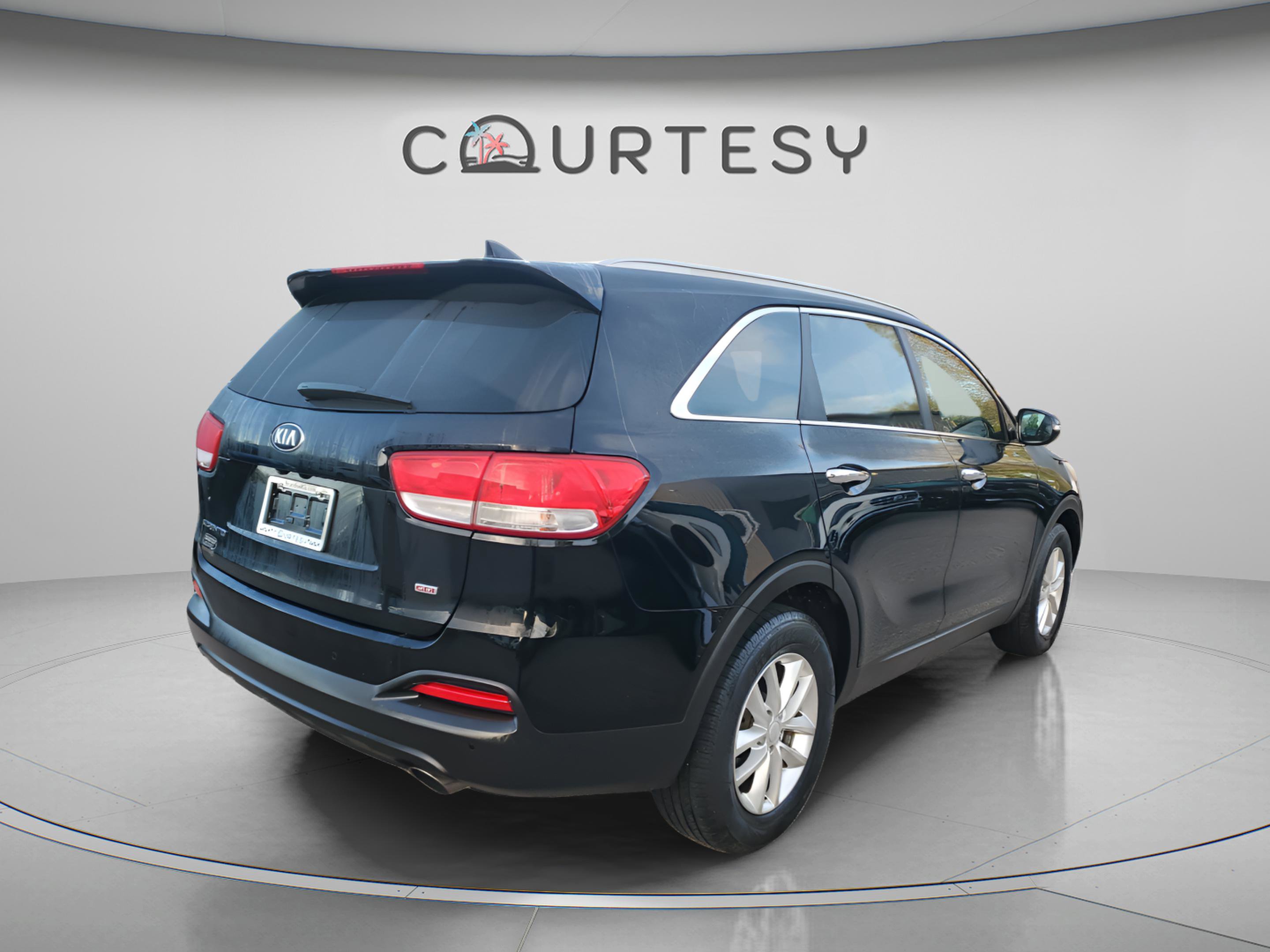 Used 2018 Kia Sorento LX image 3