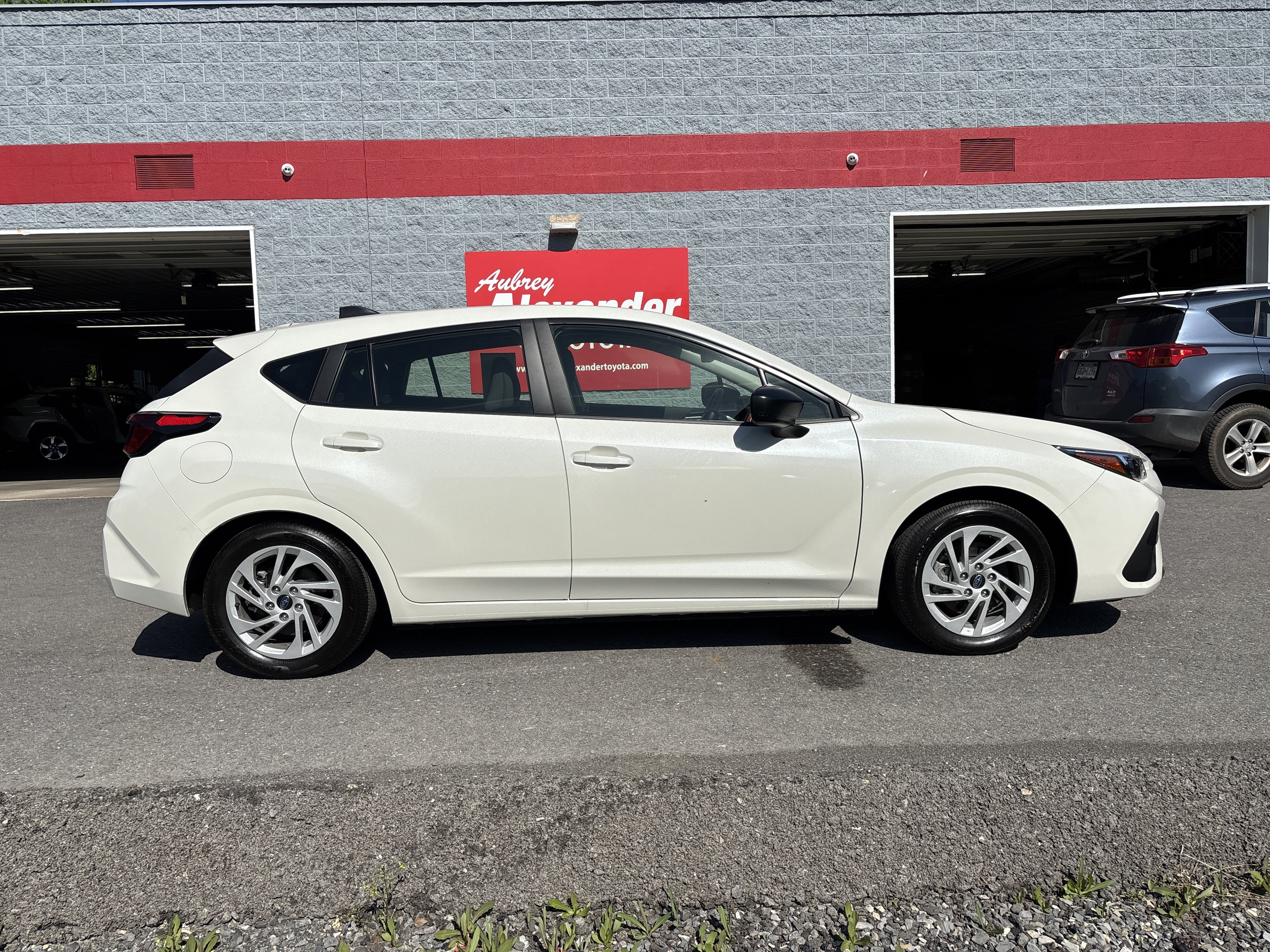Used 2025 Subaru Impreza 2.0i AWD/4WD image 2