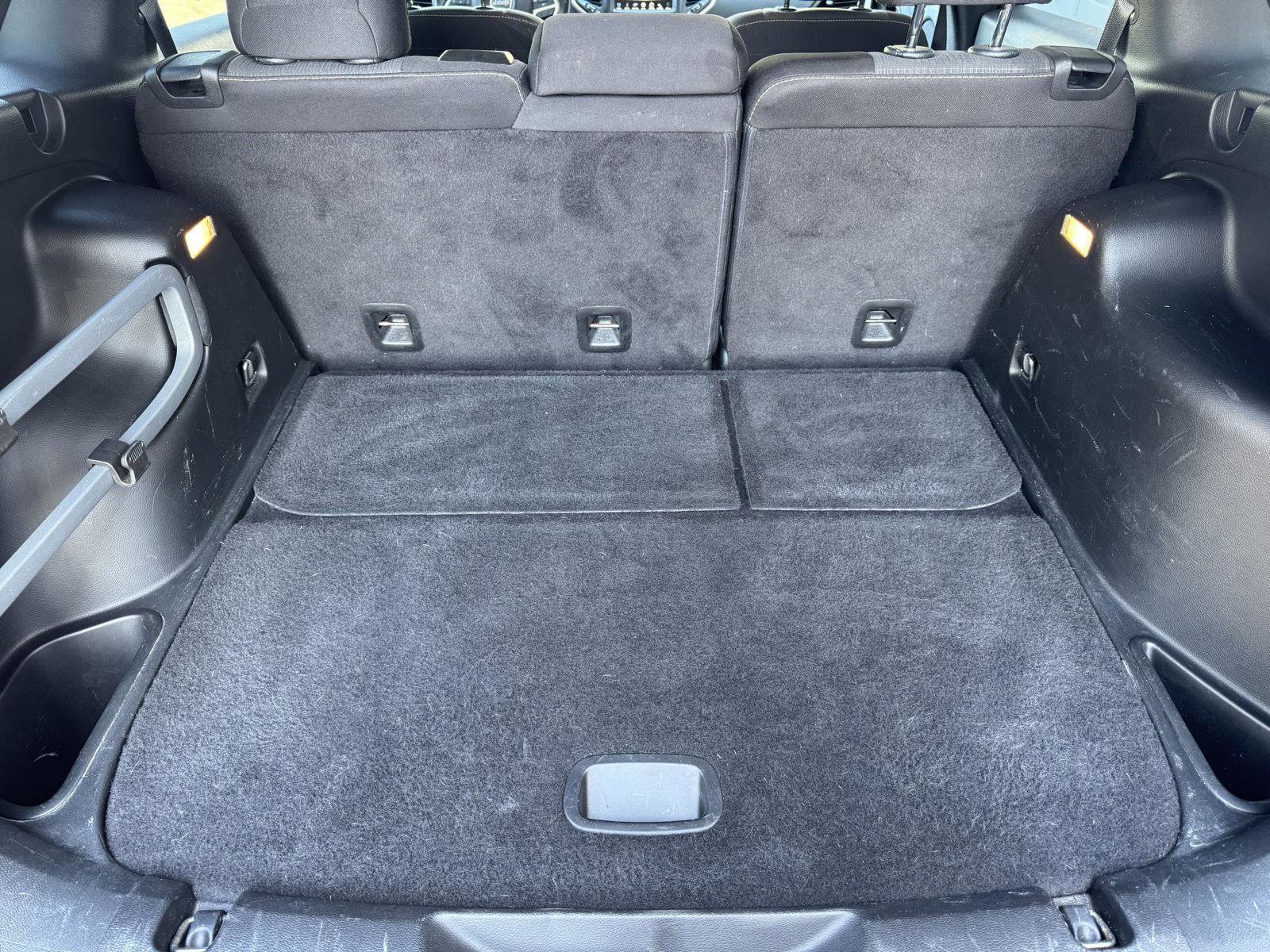 Used 2016 Jeep Cherokee Latitude w/ Cold Weather Group image 17