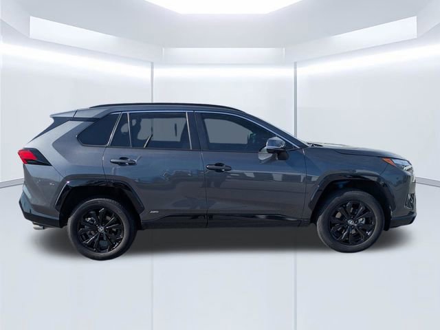 Used 2023 Toyota RAV4 SE image 3