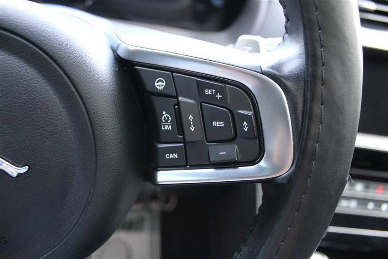 Used 2018 Jaguar F-PACE S AWD/4WD image 17