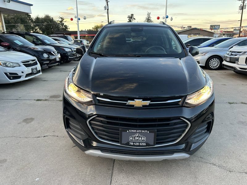 Used 2019 Chevrolet Trax LT FWD image 2