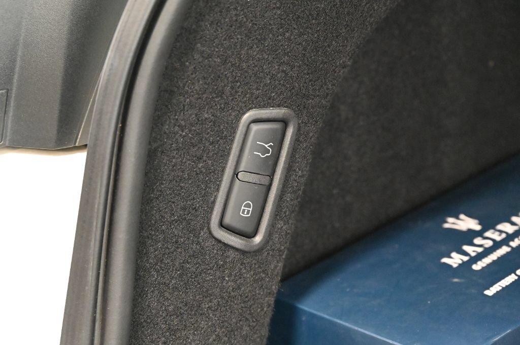 Used 2021 Maserati Levante AWD/4WD image 49