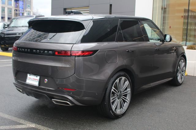 Used 2025 Land Rover Range Rover Sport Dynamic SE image 2