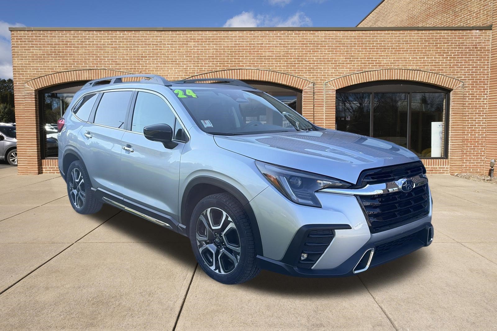 Used 2024 Subaru Ascent Touring AWD/4WD image 1
