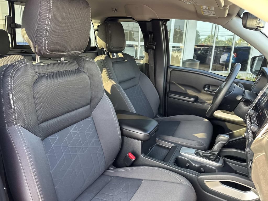 Used 2025 Nissan Frontier SV RWD image 11