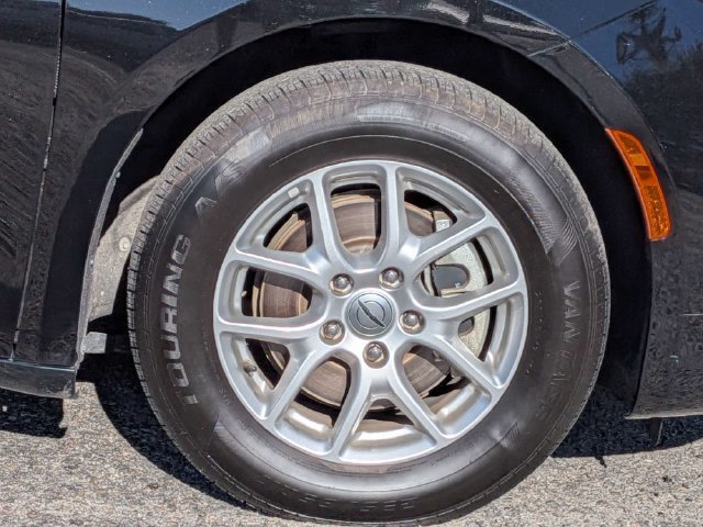 Used 2024 Chrysler Pacifica Touring-L FWD image 11