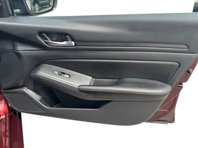 Used 2024 Nissan Altima 2.5 SV FWD image 15
