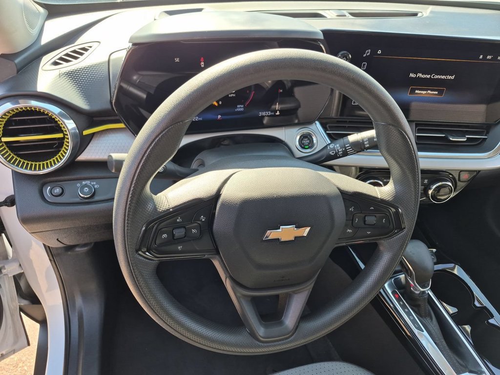 Used 2025 Chevrolet Trax LT FWD image 11