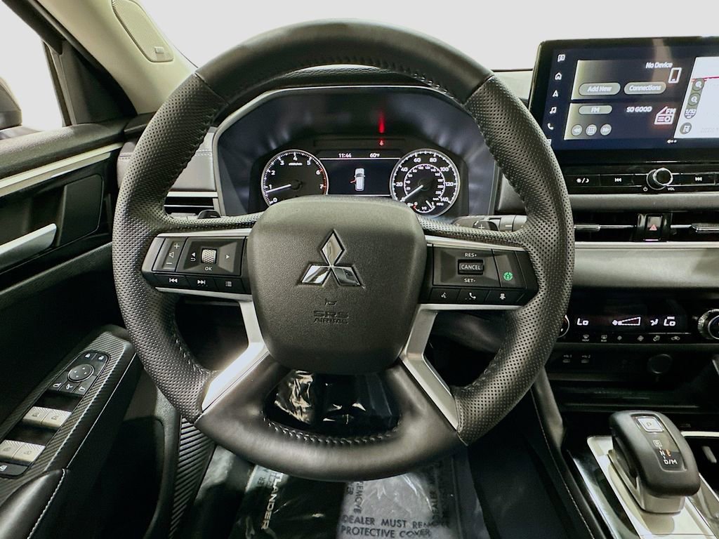 Used 2025 Mitsubishi Outlander SE FWD image 11